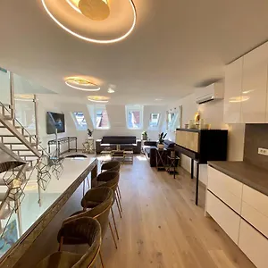 Apartment Ab - The Princess Castle Triplex